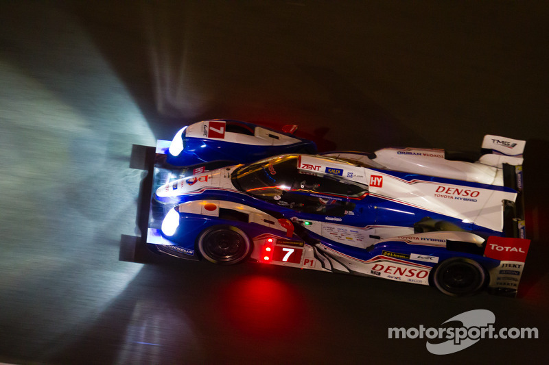 2013 год. Экипаж Александра Вурца, Николя Ляпьера и Казуки Накаджимы, Toyota TS030 Hybrid