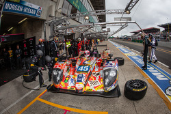 Pit stop for #45 OAK Racing Morgan LMP2 Nissan: Jacques Nicolet, Jean-Marc Merlin, Philippe Mondolot