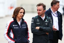 Claire Williams, Adjunct-teambaas Williams met Paddy Lowe, Mercedes AMG F1 Executive Director (Techn