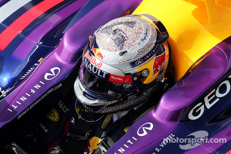 Sebastian Vettel, Red Bull Racing RB9 with special helmet at British GP