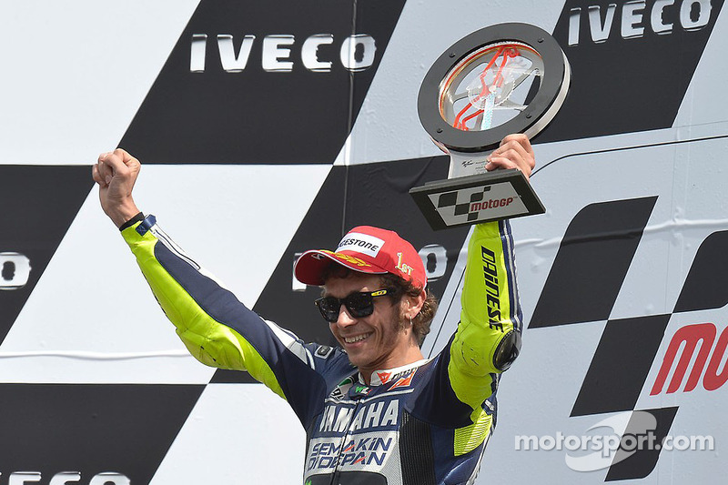 Podio: ganador de la carrera Valentino Rossi, Yamaha Factory Racing