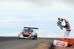 #208 Peugeot 208 T16 Pikes Peak: Sébastien Loeb takes the checkered flags