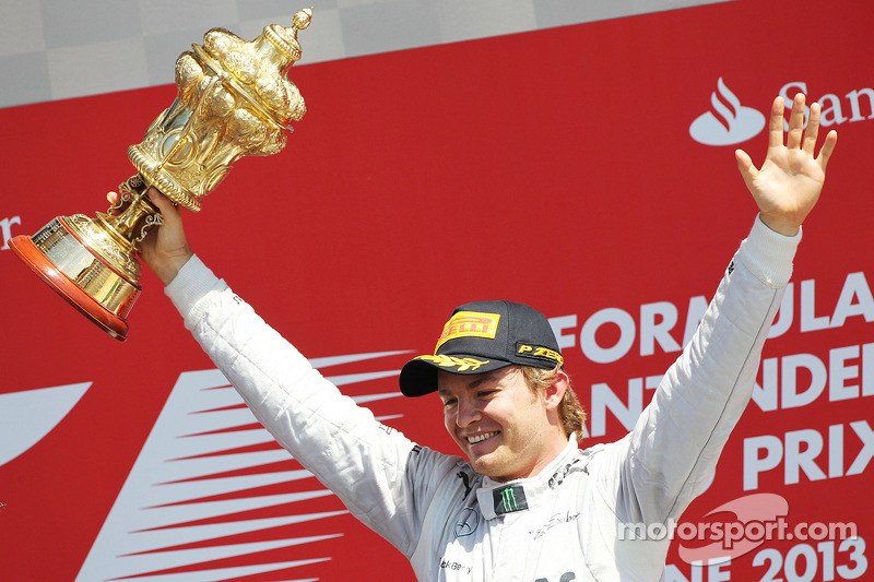 Yarış galibi Nico Rosberg Mercedes AMG F1 kutlama yapıyor, Podyum