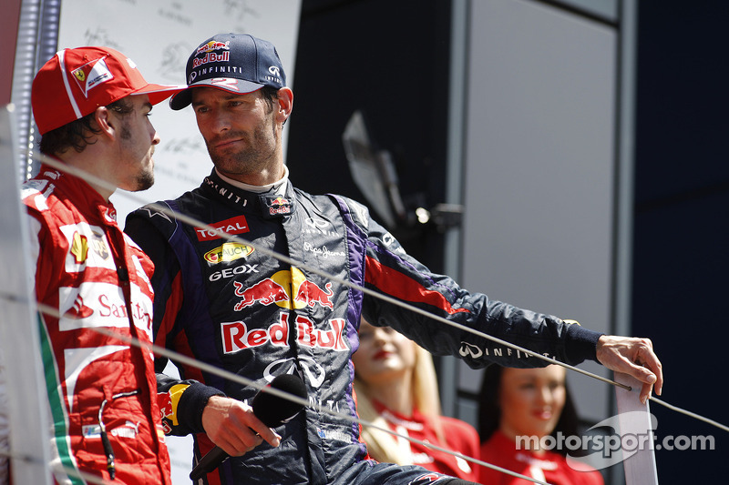 Fernando Alonso Ferrari fala com o Mark Webber Red Bull Racing no pódio