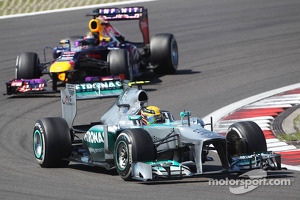 Lewis Hamilton, Mercedes AMG F1 W04 leads Sebastian Vettel, Red Bull Racing RB9