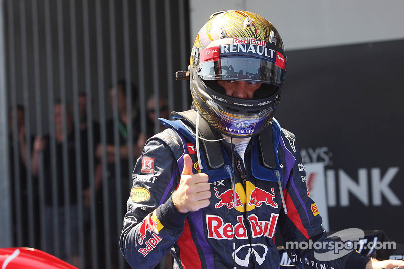 O vencedor Sebastian Vettel, Red Bull Racing comemora no parque fechado