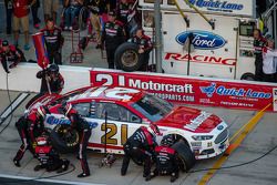 Pit stop for Trevor Bayne, Wood Brothers Racing Ford