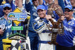 Race winner Brian Vickers, Michael Waltrip Racing Toyota