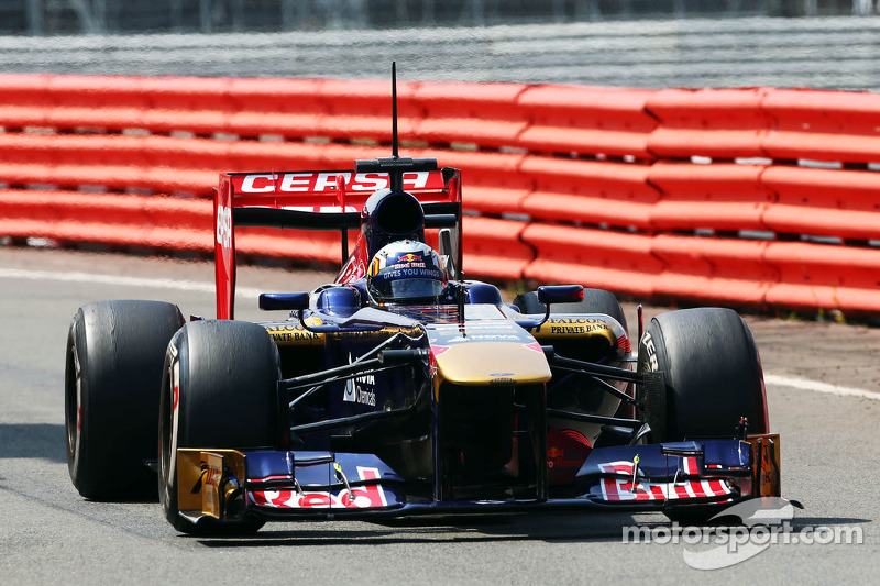 Carlos Sainz Jr., Scuderia Toro Rosso STR8 Test Driver