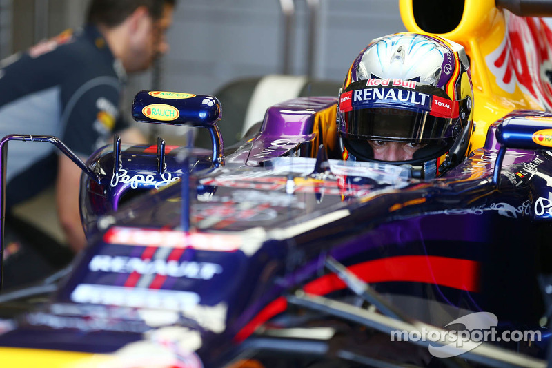 Carlos Sainz probando el RB9 de Red Bull Racing RB9 durante unos test