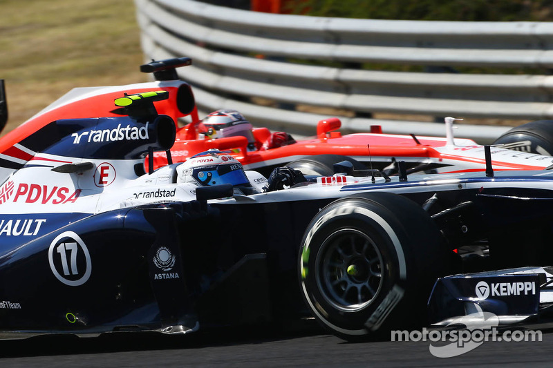 Valtteri Bottas, Williams FW35 ve Jules Bianchi, Marussia F1 Team MR02 pozisyon mücadelesi