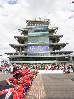 Race winner Ryan Newman, Stewart-Haas Racing Chevrolet