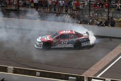 Race winner Ryan Newman, Stewart-Haas Racing Chevrolet