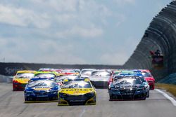 Start: Marcos Ambrose, Ford leads