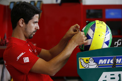 Logo LGT sugli abiti di Lucas Di Grassi