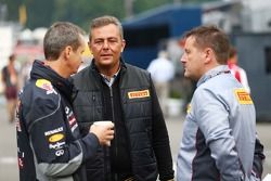 Mario Isola et Paul Hembery (Pirelli)