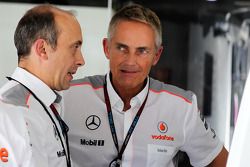 Phil Prew, McLaren Engenheiro de Corrida com Martin Whitmarsh, CEO da McLaren