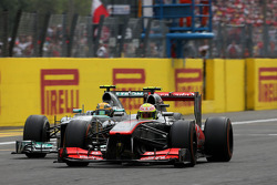 Sergio Pérez, McLaren Mercedes et Lewis Hamilton, Mercedes Grand Prix