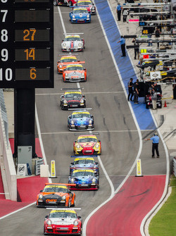 Cars head to formation lap: Madison Snow