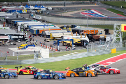 Start: Madison Snow leads the field