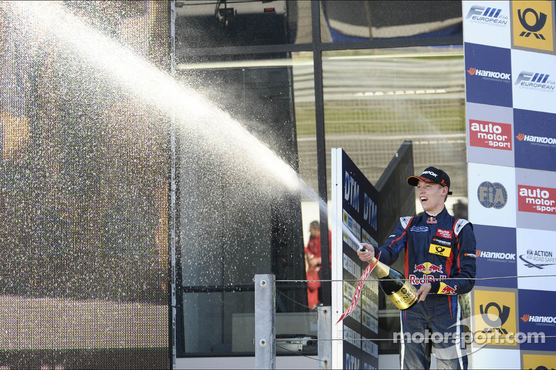 Race winner Daniil Kvyat