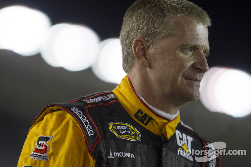 Em 2010, na etapa do Texas, Jeff Burton tentou trocar socos e pontapés com Jeff Gordon, após acidente que retirou ambos os pilotos da prova.