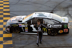 Race winner Jamie McMurray, Earnhardt Ganassi Racing Chevrolet