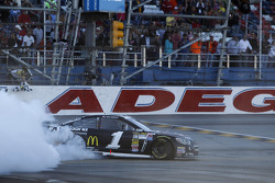 Race winner Jamie McMurray, Earnhardt Ganassi Racing Chevrolet