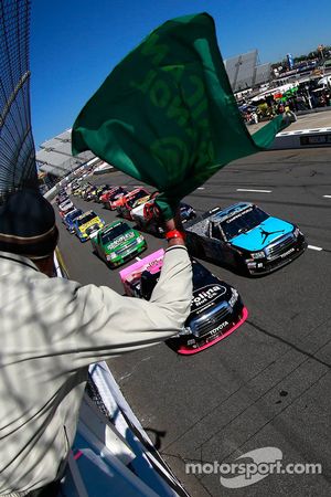 Start: Denny Hamlin leads