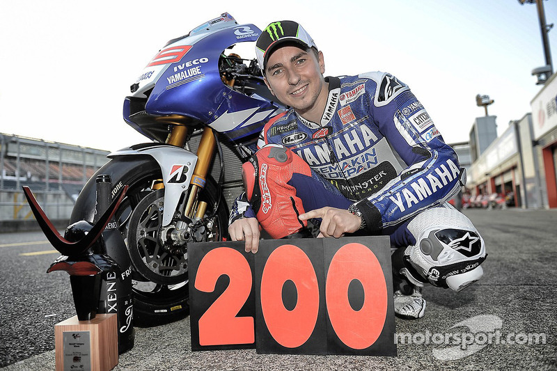 Ganador de la carrera Jorge Lorenzo celebra 200 victorias para Yamaha