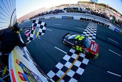 Jeff Gordon, Hendrick Motorsports Chevrolet takes the win