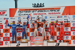 GT500 podium: winners Kazuya Oshima, Yuji Kunimoto, second place Koudai Tsukakoshi, Toshihiro Kaneishi, third place Yuji Tachikawa, Kohei Hirate
