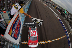 Race winner Kevin Harvick, Richard Childress Racing Chevrolet