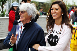 Bernie Ecclestone, CEO do Formula One Group, com sua esposa Fabiana Flosi (BRA)
