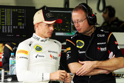 (L to R): Heikki Kovalainen, Lotus F1 Team with Mark Slade, Lotus F1 Team Race Engineer. - www.xpbim