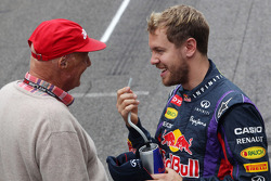 (Soldan-Sağa): Niki Lauda, Mercedes Fahri Yönetim Kurulu Başkanı ve Sebastian Vettel, Red Bull Racin