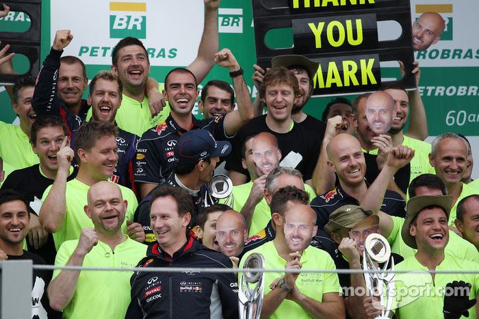 Mark Webber, Red Bull Racing con todo el equipo