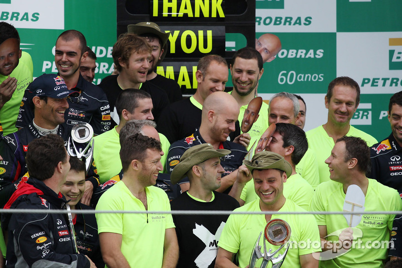 Mark Webber, Red Bull Racing con todo el equipo