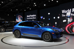 2014 PORSCHE MACAN