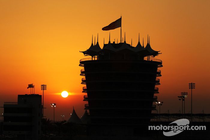 El sol se pone sobre Bahrein