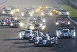 Start: #7 Toyota Racing Toyota TS030 - hybrid: Alexander Wurz, Nicolas Lapierre, Kazuki Nakajima leads