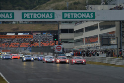 Start: #38 Lexus Team Zent Cerumo Lexus SC430: Yuji Tachikawa, Kohei Hirate leads