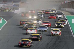 Start: #1 Team Abu Dhabi by Black Falcon Mercedes SLS AMG GT3: Khaled Al Qubaisi, Jeroen Bleekemolen, Bernd Schneider, Andreas Simonsen leads