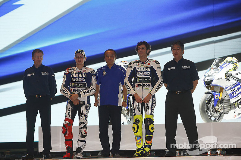 Jorge Lorenzo y Valentino Rossi presentación de la Yamaha YZR-M1