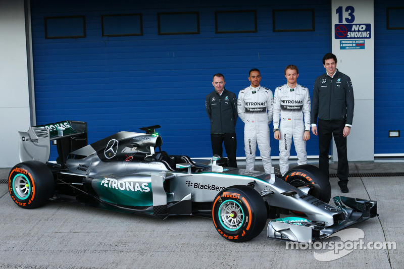 Paddy Lowe, Mercedes AMG F1 Executive Teknik Şefi, Lewis Hamilton, Mercedes AMG F1; Nico Rosberg, Me