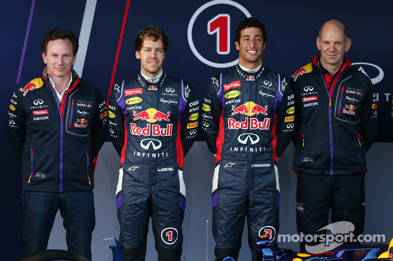 Christian Horner, Sebastian Vettel et Adrian Newey lors de la présentation de la Red Bull RB10
