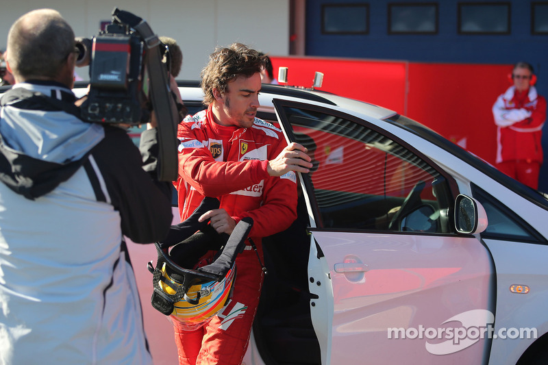 Fernando Alonso, Scuderia Ferrari detenido en la pista