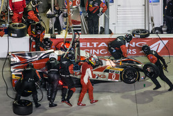 Pit stop for #0 DeltaWing Racing Cars DeltaWing DWC13 Elan: Andy Meyrick, Katherine Legge, Alexander Rossi, Gabby Chaves