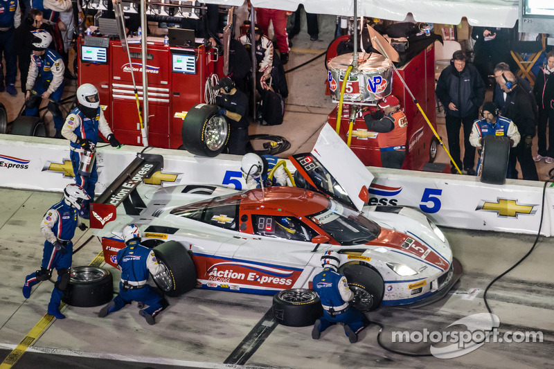 Pit stop for #5 Action Express Racing Corvette DP Chevrolet: Joao Barbosa, Christian Fittipaldi, Séb