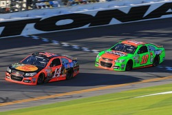 Tony Stewart, Stewart-Haas Racing Chevrolet and Danica Patrick, Stewart-Haas Racing Chevrolet